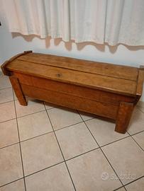 Baule cassapanca antica in legno originale.