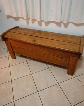 Baule cassapanca antica in legno originale.