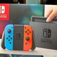 NINTENDO SWITCH COMPLETA DI BASETTA E 2 GIOCHI