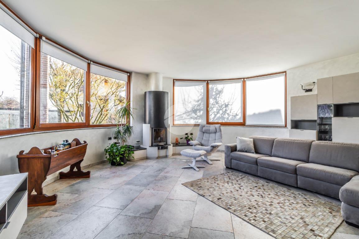 VILLA SINGOLA A MARCALLO CON CASONE - Altro