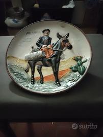 piatto in bassorilievo decorativo