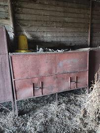 Silos in metallo per stoccaggio.