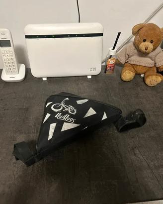 Tasca porta oggetti per sotto canna bici