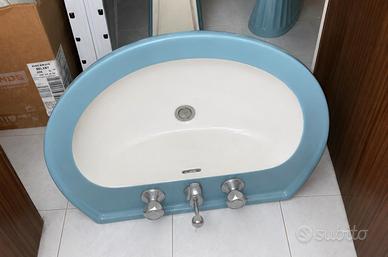 Lavandino e bidet azzurro in ceramica