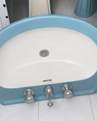 Lavandino e bidet azzurro in ceramica