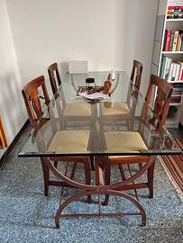 Tavolo in vetro con sedie