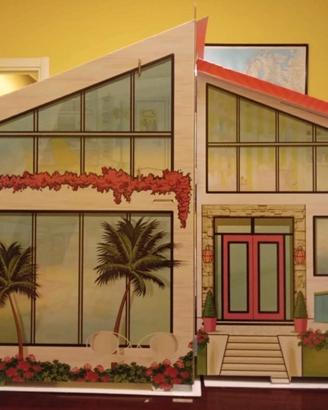 Casa delle Barbie in cartone.