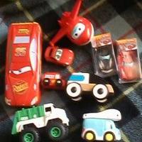 Modellini di auto e mezzi di trasporto giocattolo