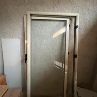 Infisso in alluminio e vetro camera