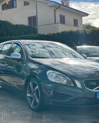 Volvo V60 D5 R-design