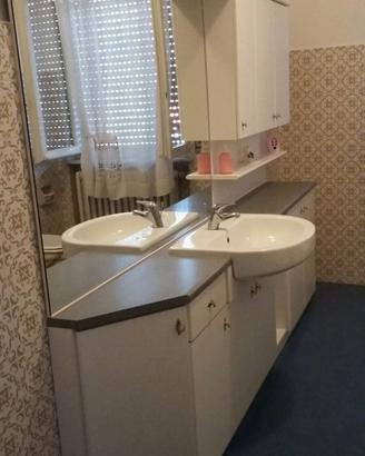 Arredo bagno su misura in laminato bianco Polaris