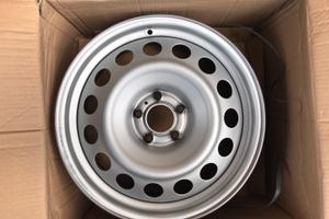 Cerchio di 17 con 5 fori per citroen