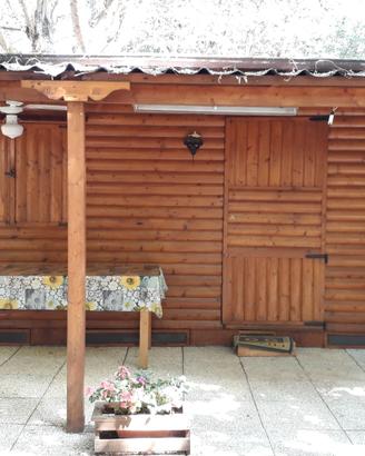 Roulotte Stanziale con Casetta in Legno e Veranda