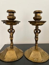 Portacandele antichi in ottone con statuette