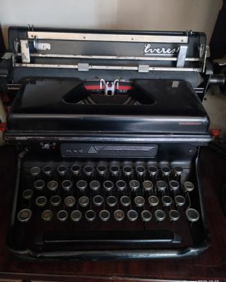 macchina da scrivere vintage Everest 