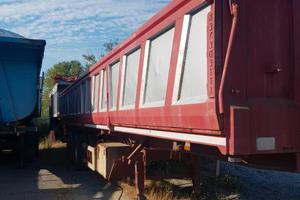 Semirimorchio ribaltabile bilaterale