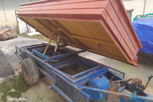 Rimorchio per vendemmia