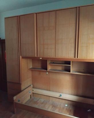 armadio a ponte e struttura letto, in legno rovere