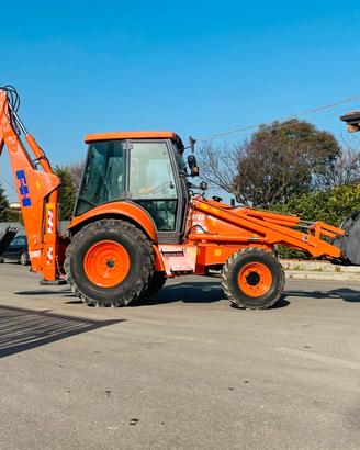 P51 Terna Hitachi FB100 con telescopico e mordente