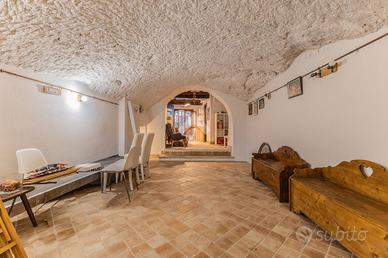 MAGAZZINO A BRACCIANO