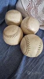 4 palle da softball bianche in pelle