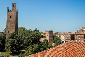APPARTAMENTO RISTRUTTURATO A NUOVO CON FINITURE DI