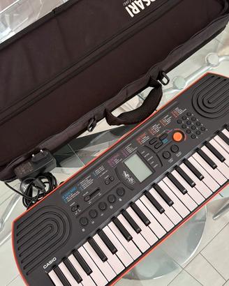 Tastiera Casio SA-76 con custodia e alimentatore