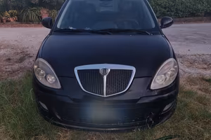 lancia ypsilon 2011
