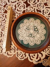 Quadretto tondo con pizzo al tombolo