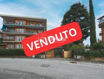 QUADRILOCALE CON TERRAZZO E POSTO AUTO CASSIA -DU