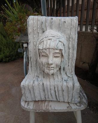 statue