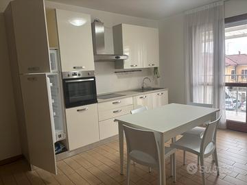 Bergamo Luminoso Trilocale arredato con pt auto