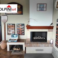 Caminetto a legna con panca - Piazzetta