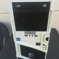 PC desktop AMD 8 core SSD ufficio giochi