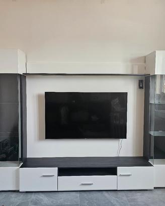 Parete attrezzata da soggiorno con vetrine e led