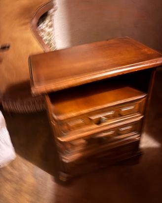 Comodino vintage in legno massello