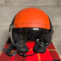 Casco Piquadro in pelle con visiera