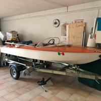 Barca motoscafo ben tenuto
