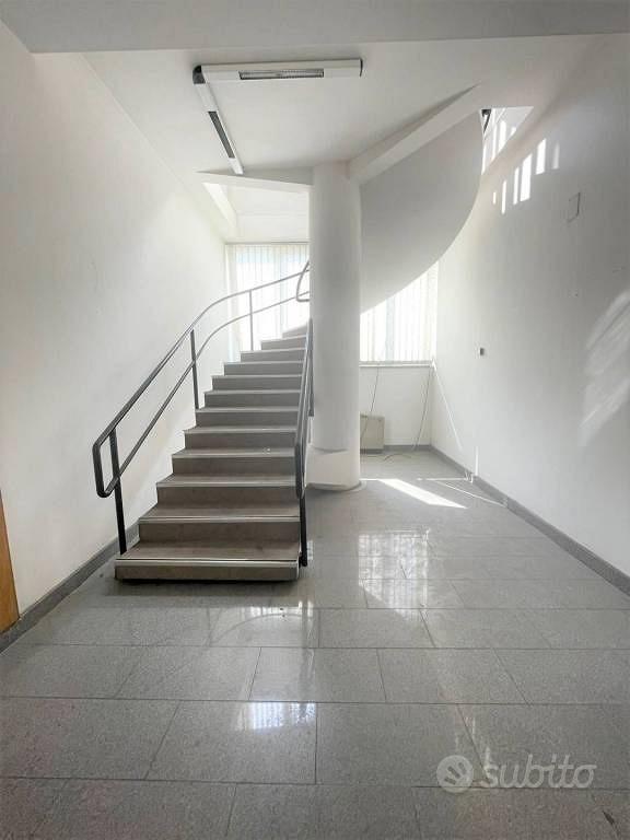 Immobile di 1430 m² con 5 locali a Prato - Vista 3