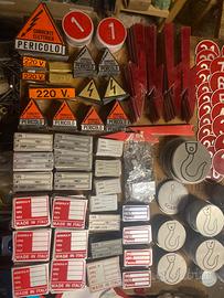 Varie targhette in alluminio