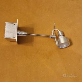 Tre faretti con lampadine a LED