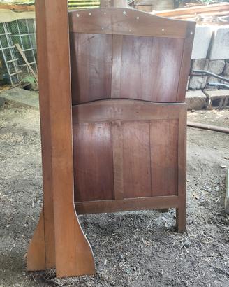 letto vecchio in legno 