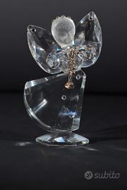 Angelo che suona la tromba in cristallo