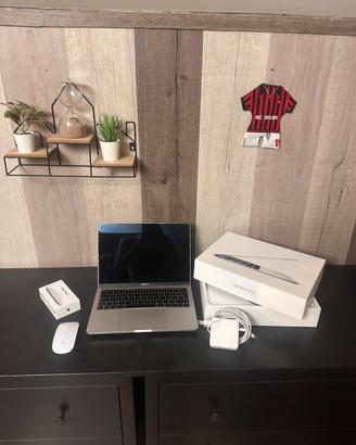 MacBook Pro Apple 13” + Magic Mouse