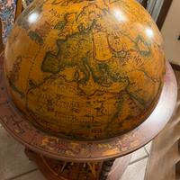 Carrello portabottiglie distillati, con mappamondo