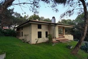Villetta indipendente a 300 metri dal mare