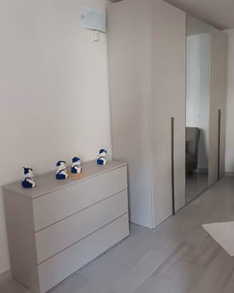 camera armadio con como specchio 2 comodini nuova 