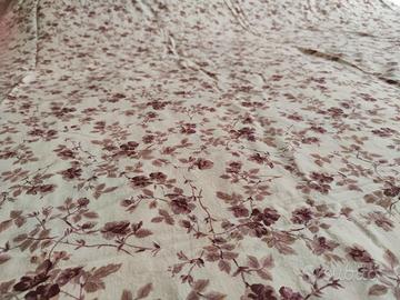 Copriletto matrimoniale fiori beige e bordeaux