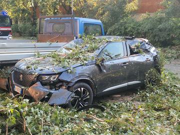 Auto incidentata Peugeot 2008 58.000km Diesel