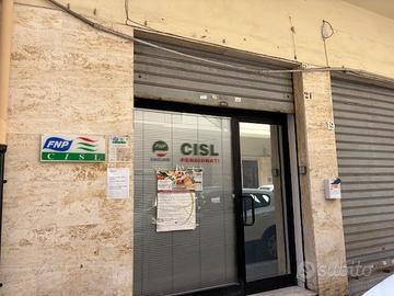 Via Corelli locale mq 40 Euro 600/mese